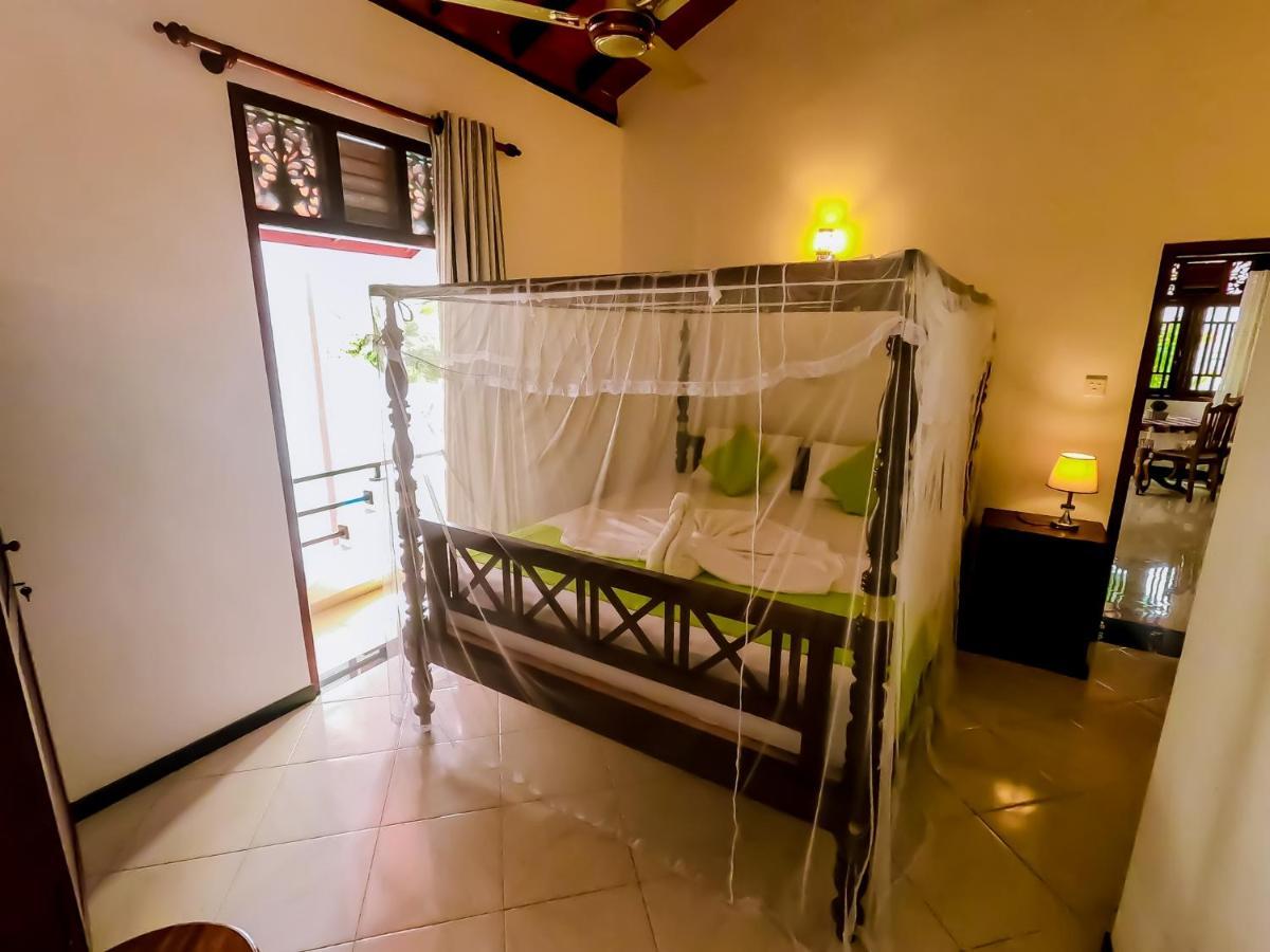 Villa De White Sambur Hikkaduwa Exterior photo