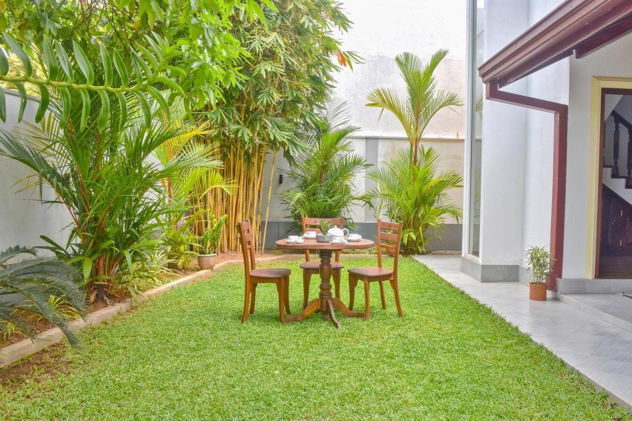 Villa De White Sambur Hikkaduwa Exterior photo